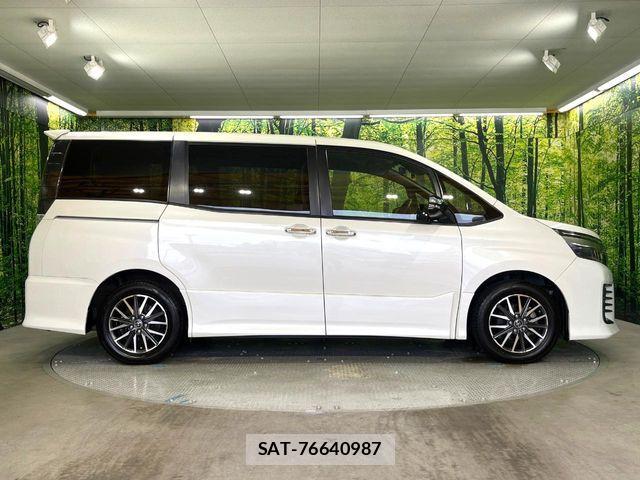 Toyota VOXY 2017-03 7331061-19