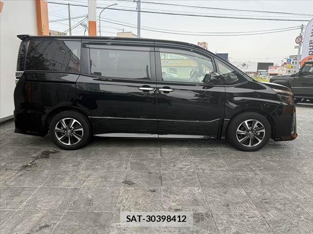 Toyota VOXY 2021-02 7331035-10
