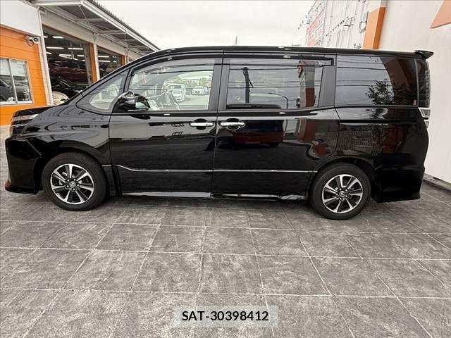 Toyota VOXY 2021-02 7331035-11
