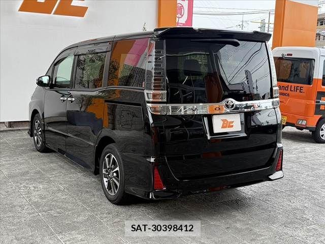 Toyota VOXY 2021-02 7331035-12