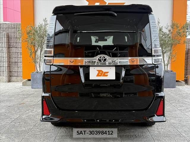 Toyota VOXY 2021-02 7331035-13