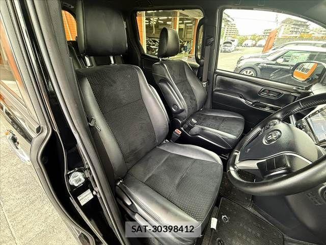 Toyota VOXY 2021-02 7331035-15