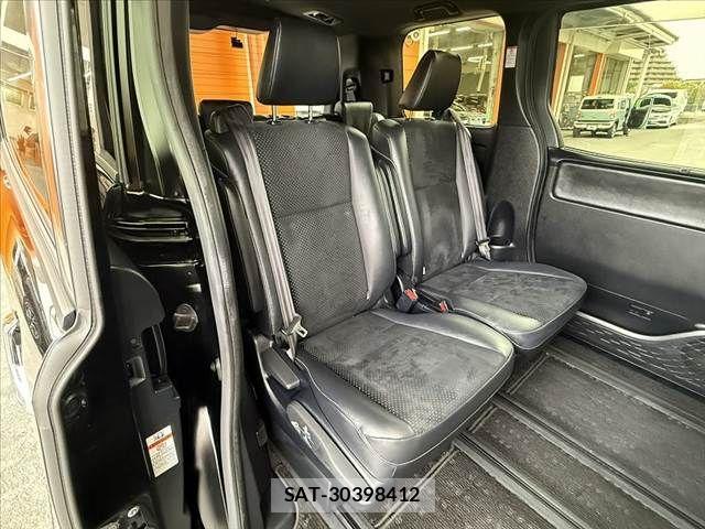Toyota VOXY 2021-02 7331035-17