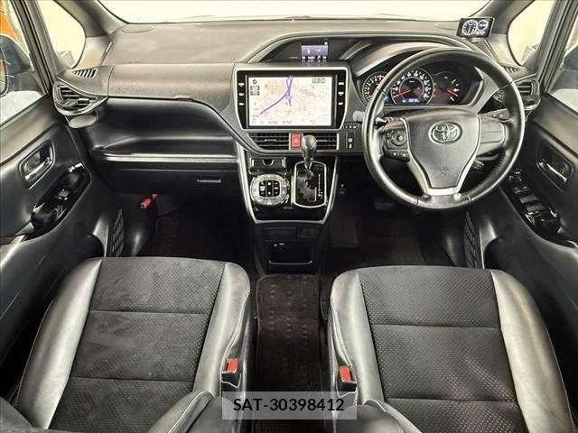 Toyota VOXY 2021-02 7331035-1