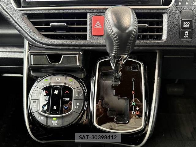 Toyota VOXY 2021-02 7331035-27