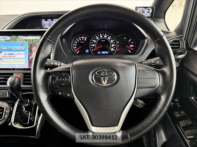 Toyota VOXY 2021-02 7331035-28