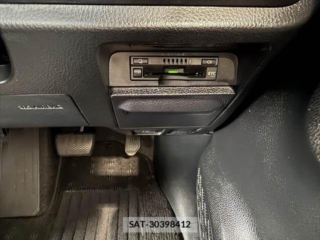 Toyota VOXY 2021-02 7331035-4