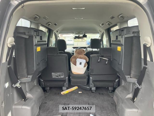 Toyota VOXY 2007-11 7331121-9