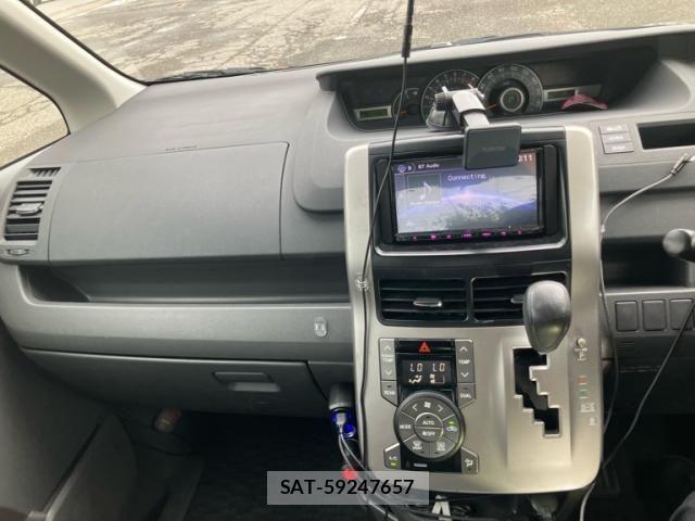Toyota VOXY 2007-11 7331121-22