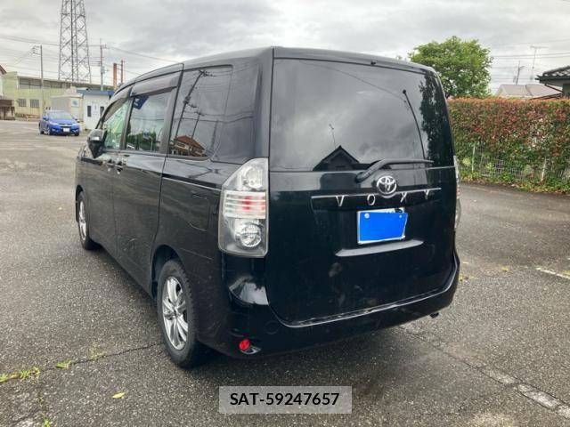 Toyota VOXY 2007-11 7331121-2