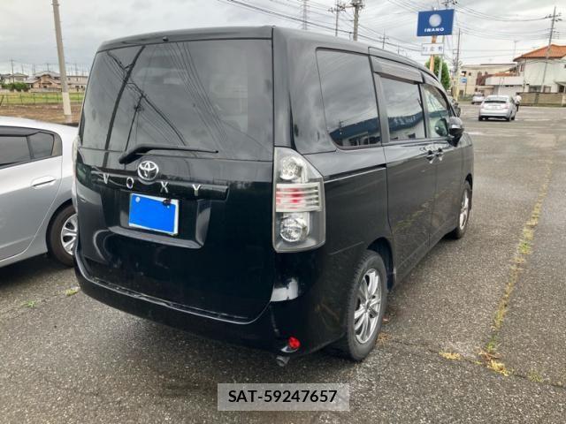 Toyota VOXY 2007-11 7331121-3