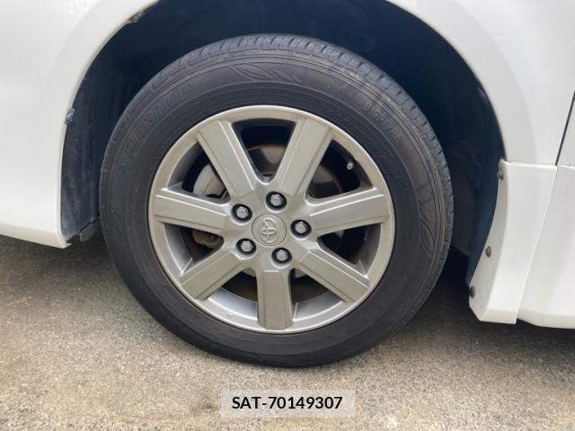 Toyota VOXY 2010-02 7331109-11