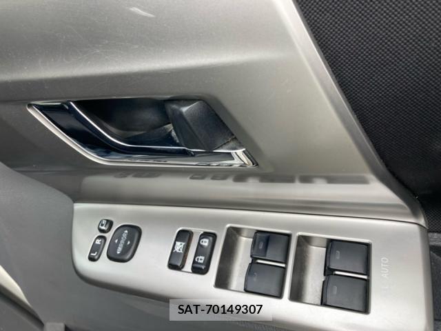 Toyota VOXY 2010-02 7331109-18