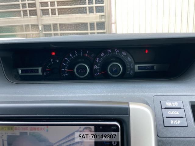 Toyota VOXY 2010-02 7331109-22