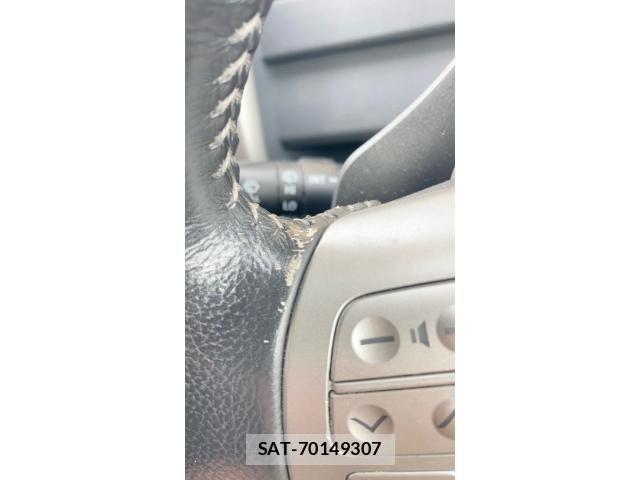 Toyota VOXY 2010-02 7331109-26