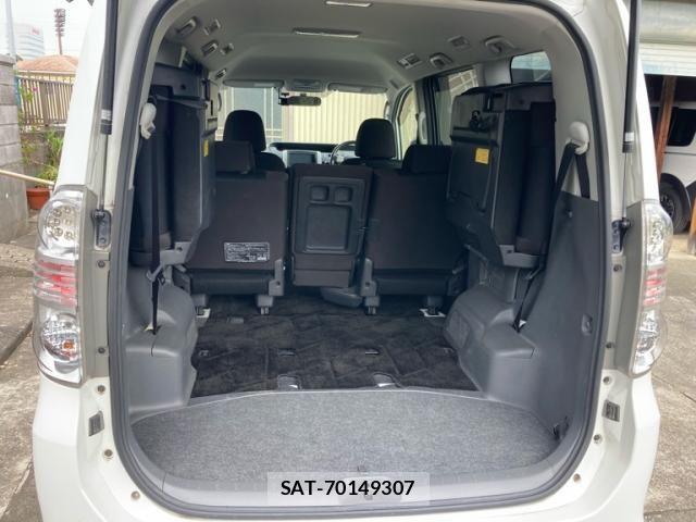Toyota VOXY 2010-02 7331109-4