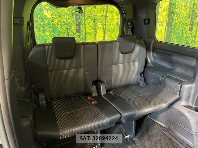 Toyota VOXY 2017-08 7331053-10