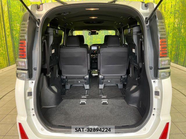 Toyota VOXY 2017-08 7331053-11