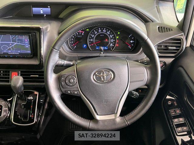 Toyota VOXY 2017-08 7331053-12