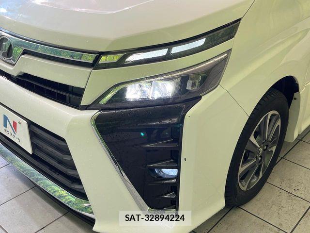 Toyota VOXY 2017-08 7331053-13