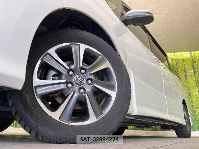 Toyota VOXY 2017-08 7331053-14