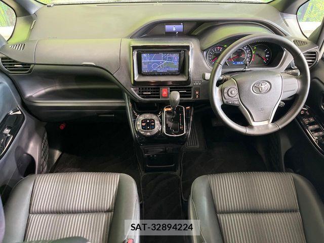 Toyota VOXY 2017-08 7331053-1