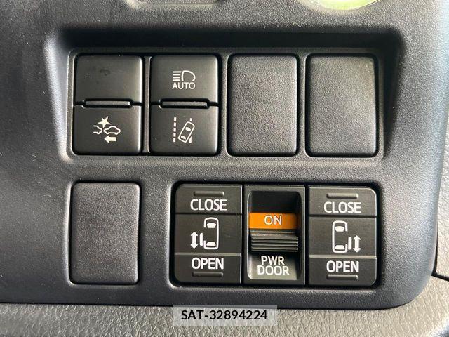 Toyota VOXY 2017-08 7331053-2