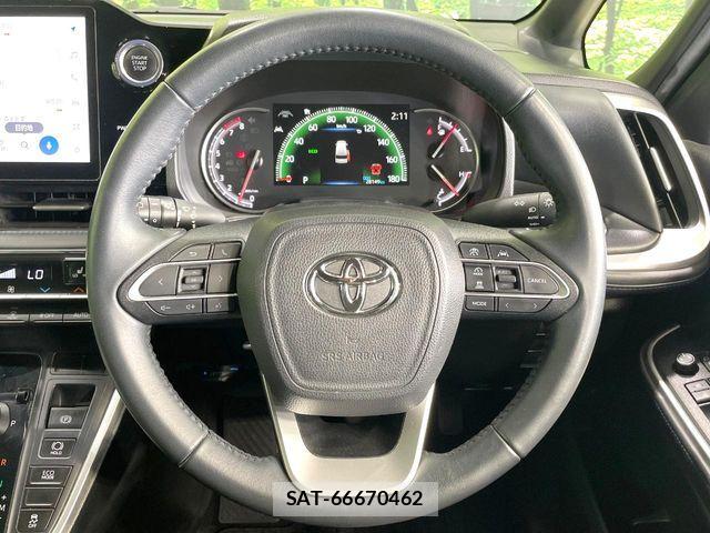 Toyota VOXY 2023-07 7331030-11