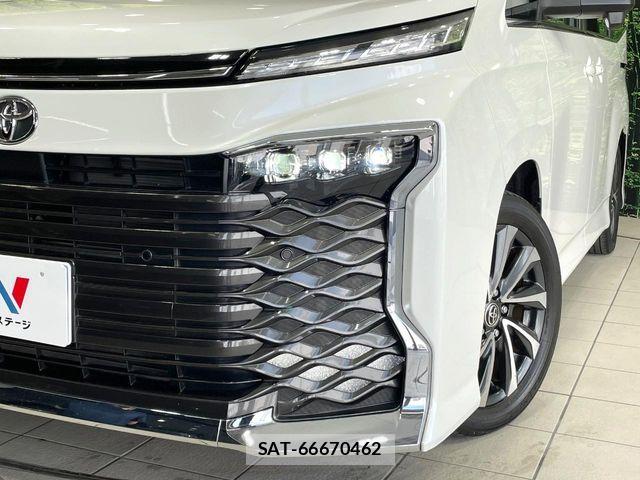 Toyota VOXY 2023-07 7331030-12