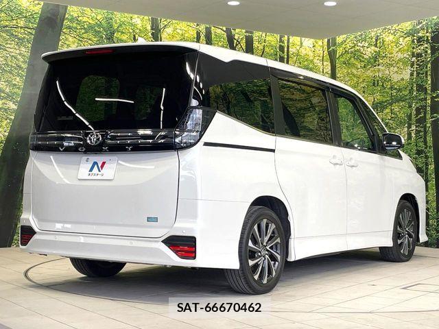 Toyota VOXY 2023-07 7331030-17