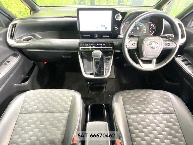 Toyota VOXY 2023-07 7331030-1