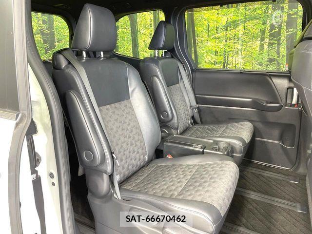 Toyota VOXY 2023-07 7331030-8