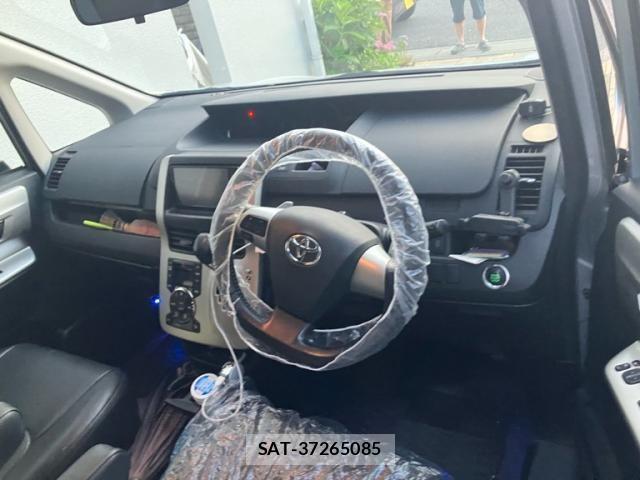 Toyota VOXY 2011-03 7331110-11