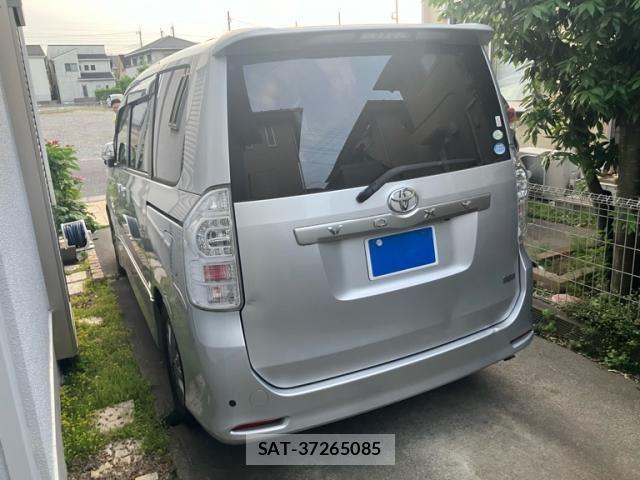 Toyota VOXY 2011-03 7331110-2