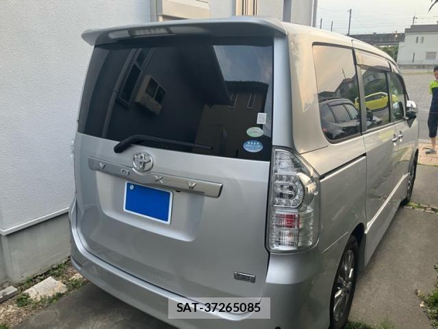 Toyota VOXY 2011-03 7331110-3