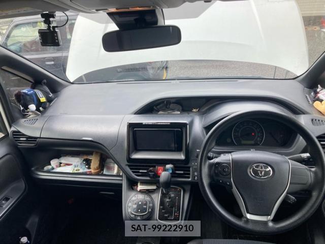 Toyota VOXY 2019-05 7331075-11