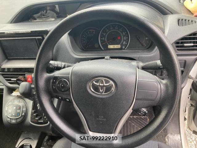 Toyota VOXY 2019-05 7331075-12