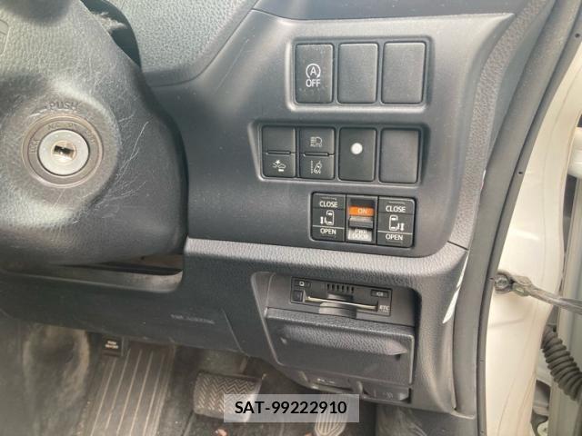 Toyota VOXY 2019-05 7331075-18