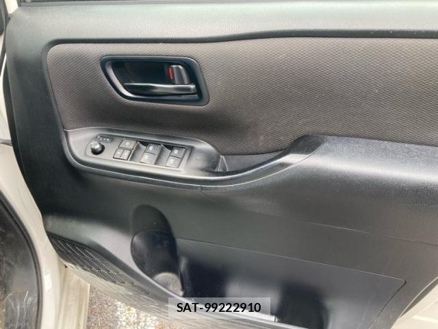 Toyota VOXY 2019-05 7331075-19