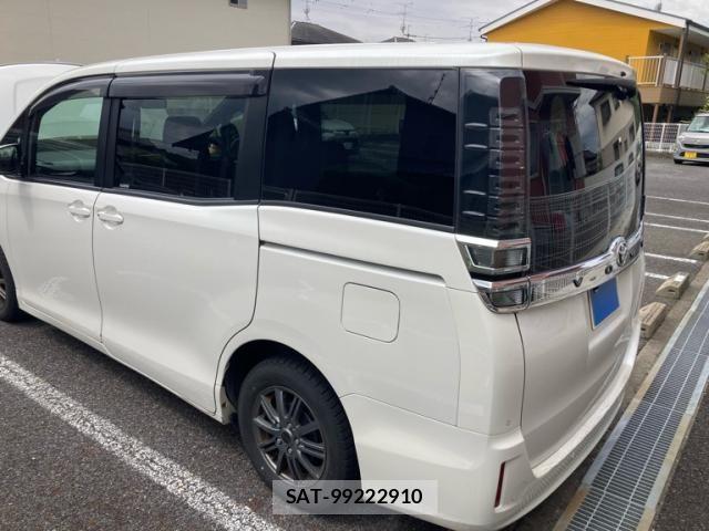 Toyota VOXY 2019-05 7331075-2