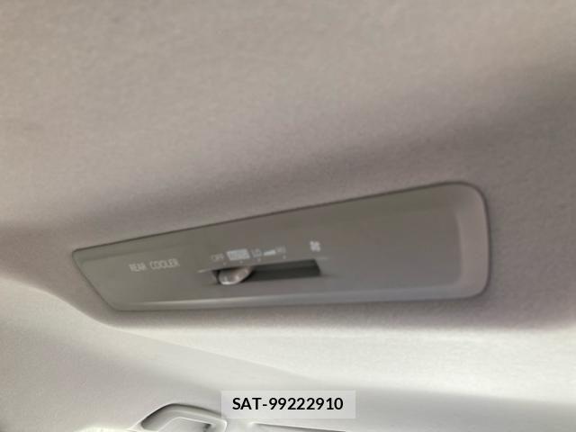 Toyota VOXY 2019-05 7331075-8