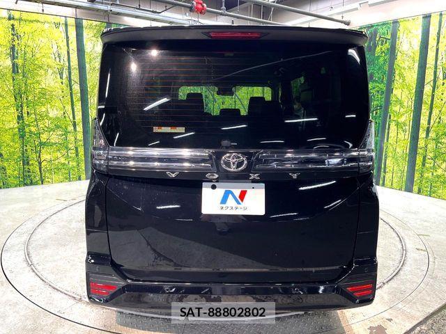 Toyota VOXY 2024-04 7331038-14