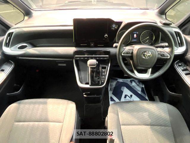 Toyota VOXY 2024-04 7331038-1