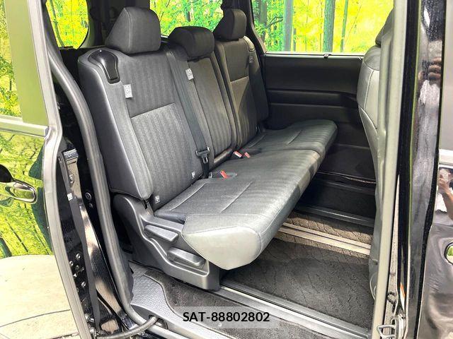 Toyota VOXY 2024-04 7331038-8