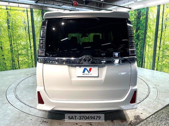 Toyota VOXY 2017-09 7331055-15