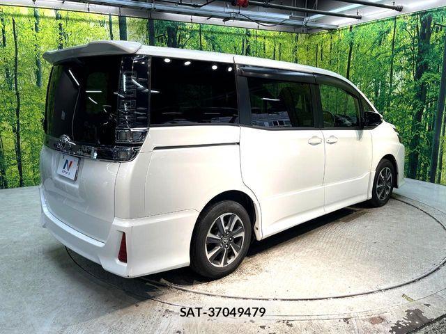 Toyota VOXY 2017-09 7331055-17