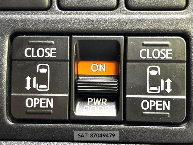 Toyota VOXY 2017-09 7331055-2