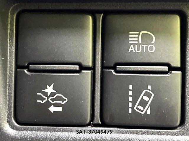 Toyota VOXY 2017-09 7331055-3