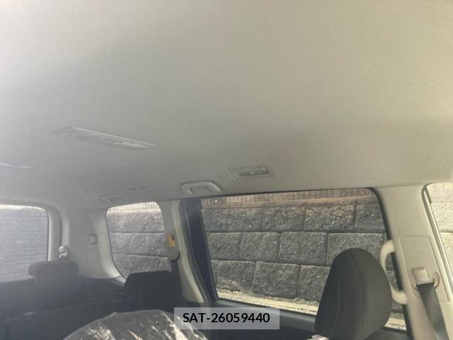 Toyota VOXY 2009-12 7331120-11