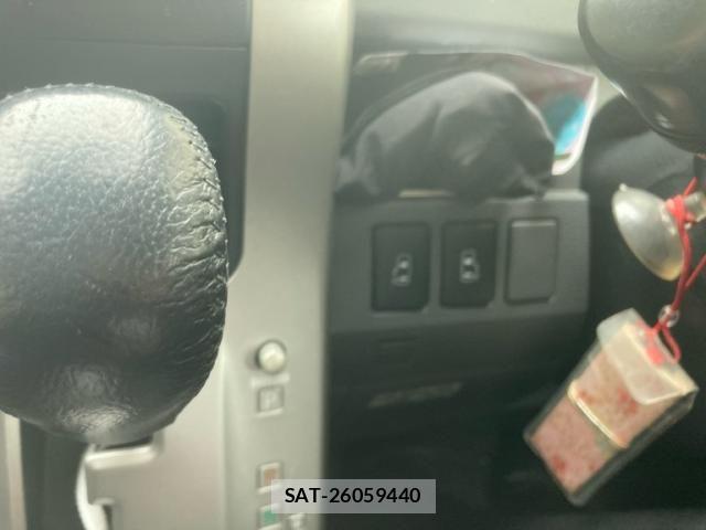 Toyota VOXY 2009-12 7331120-15